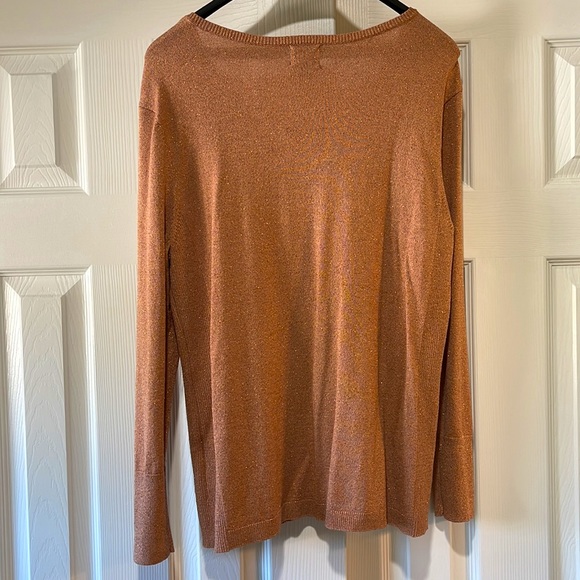 BNWT J M COLLECTION V-NECK ROSE GOLD LUREX SWEATER WITH GOLD BUTTON CUFF ACCENTS - Picture 6 of 7